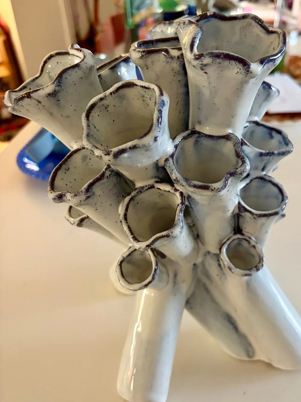 Tulipiere vase.